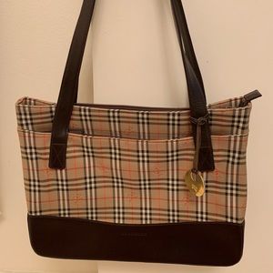 Burberry Handbag 👜